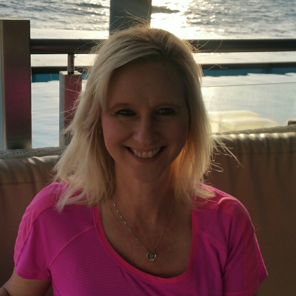 Meet your Posher, Lisa - Picture 2 of 3